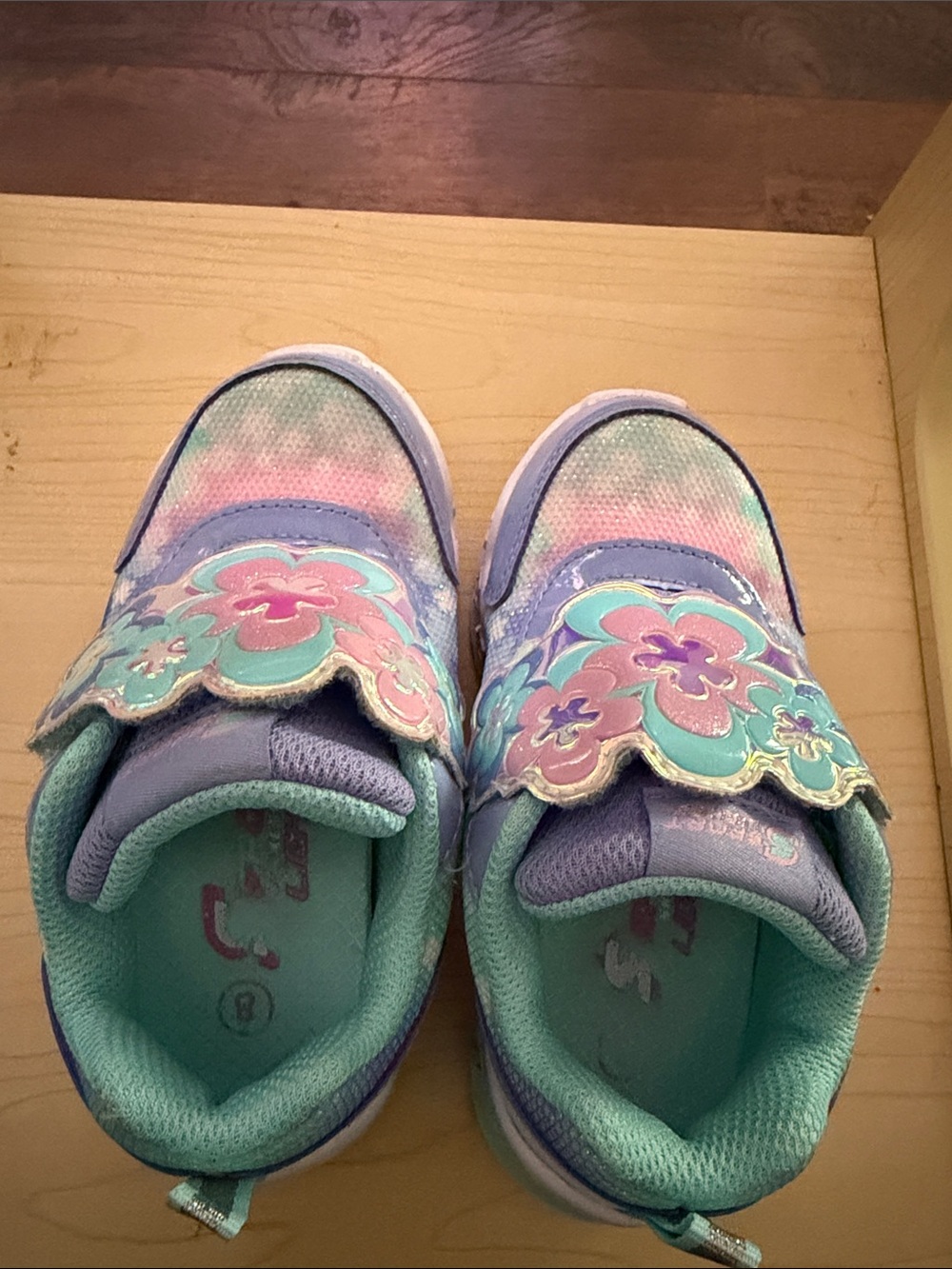 Sketchers
Girls' Pastel Floral Light-Up Sneakers - Lavender & Teal